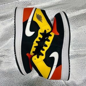 Jordan 1’s size 5Y